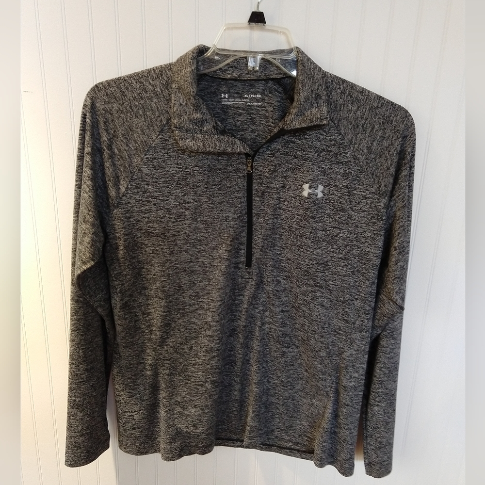 Women's Under Armour 1/2 zip Heat gear top. Size XL. EUC